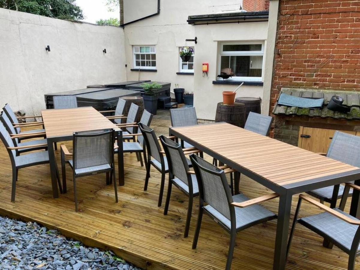 Lydney House Swaffham Sleeps 22 Villa Buitenkant foto